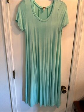 Soft mint green short sleeve casual dress